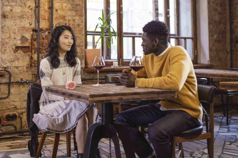 Online Dating Safety Tips: How to Meet People With Confidence